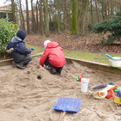 kleine Sandkiste am Spielplatz